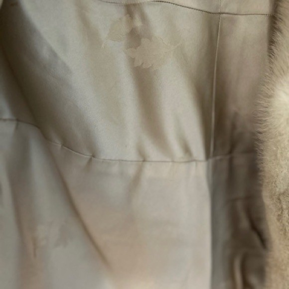 1950s FUR CAPE WITH POCKETS - Picture 5 of 5